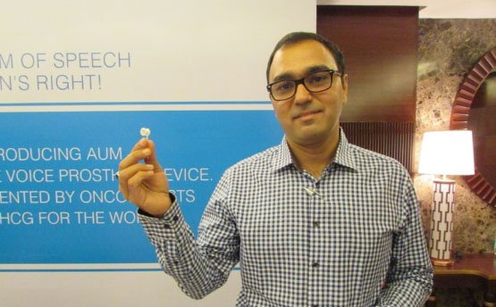 Dr.Vishal_Rao_Head_and_Neck_Surgeon_-_HCG__unveiling_India_s_First_Voice_Prosthesis_Device_-_AUM-800x496