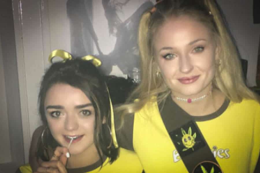 sansa arya stark déguisées en space cake pour halloween