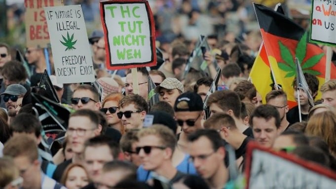 le chef du syndicat des officiers de police allemands en faveur de la décriminalisation