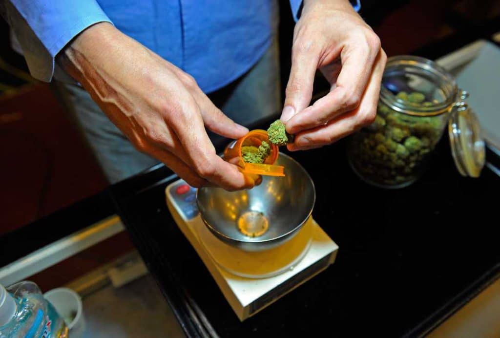 de l herbe non conforme dans les poubelles de la californie 1 e1531735072409