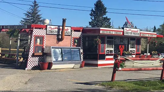 Un restaurant du Maine donne de l'herbe à ses homards