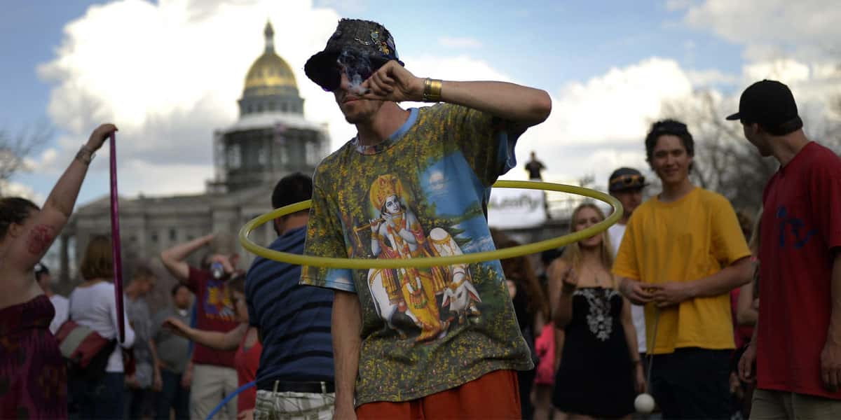 interdiction du pot dans certains lieux publics et privés au canada 1