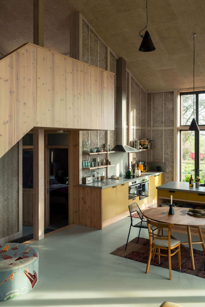Des architectes britanniques construisent une maison à faible émission de carbone en utilisant du chanvre