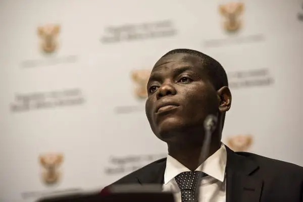 Lamola Crispin Phiri usage personnel