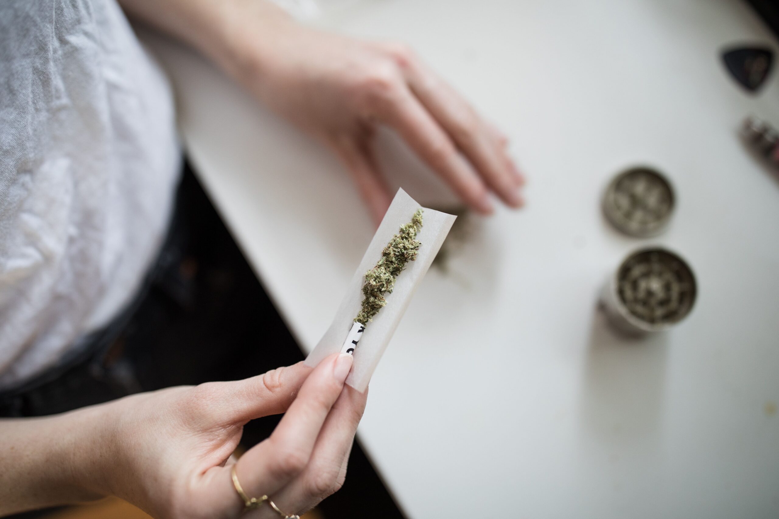 marijuana roll joint grinder